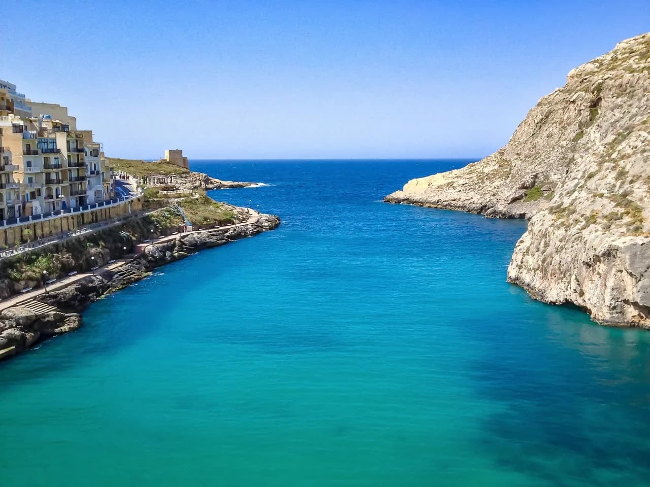 Xlendi Bay